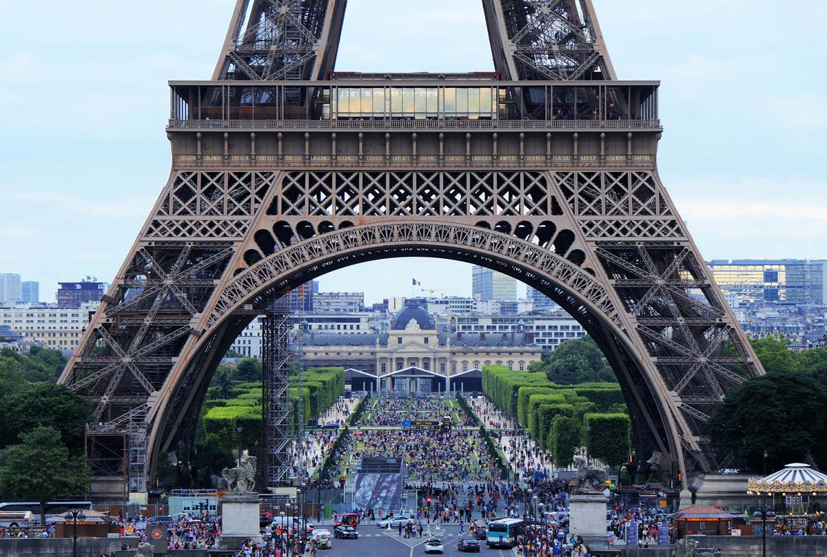 fashion-mode-paris-history-geschichte-magazine-magazin-designer-haute-couture-supermodel-definition